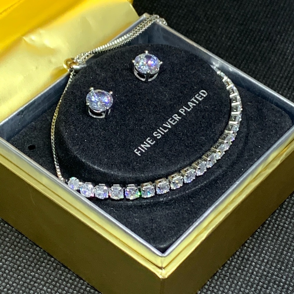 Fine Silver Bracelet and Stud Earrings ✨✨